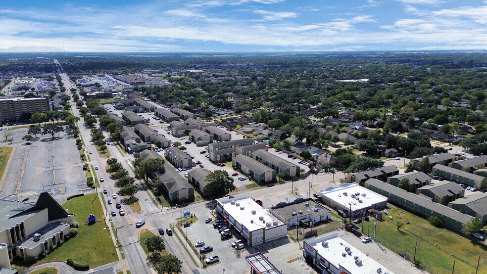More Photos Of 10610 Fondren Rd, Houston General Retail For Lease