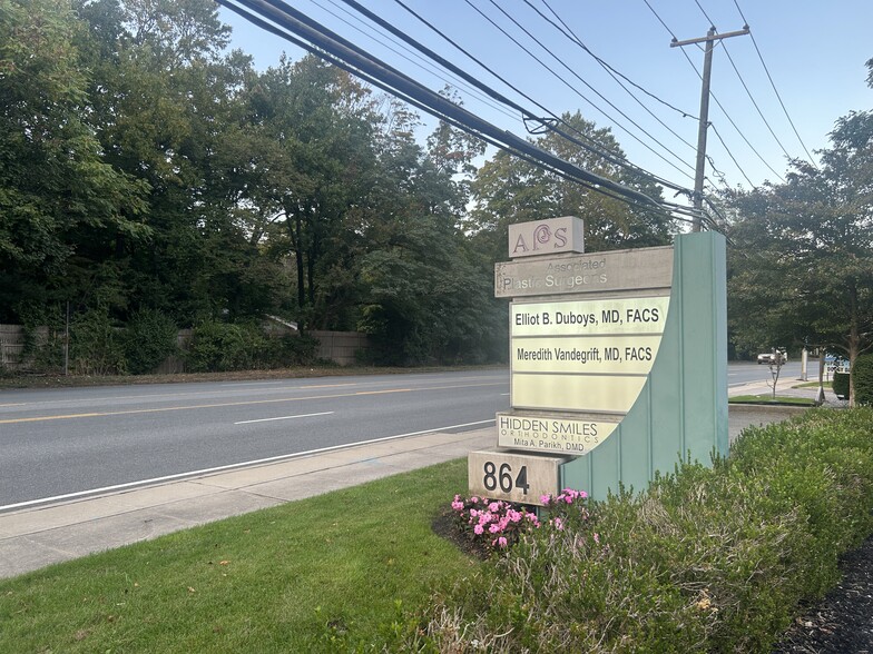 More Photos Of 864 W Jericho Tpke, Huntington Medical For Sale