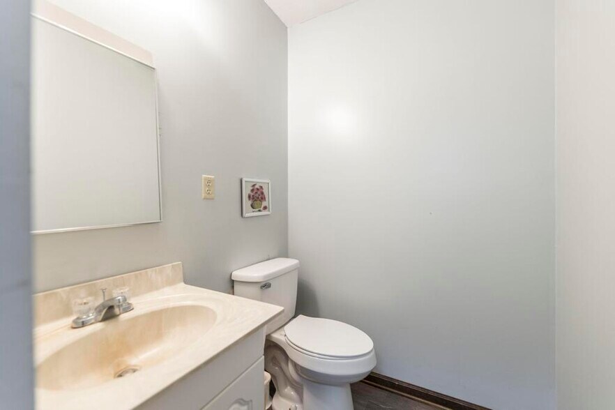 More Photos Of 231 Riverview, Oglethorpe Office For Sale