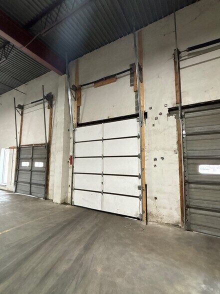 More Photos Of 6741 Old Collamer Rd, East Syracuse Warehouse For Lease