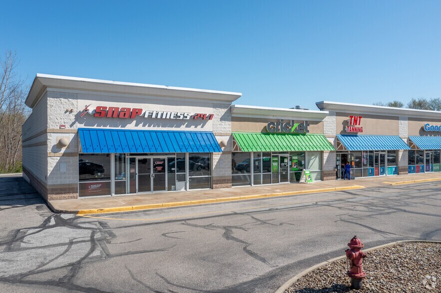 More Photos Of 6581-6603 N Ridge Rd, Madison Freestanding For Lease