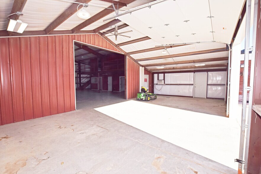 More Photos Of 327 SE Loop 338, Odessa Flex For Lease