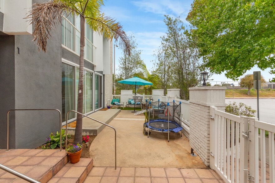 More Photos Of 7758 W 91st St, Playa del Rey Apartments For Sale
