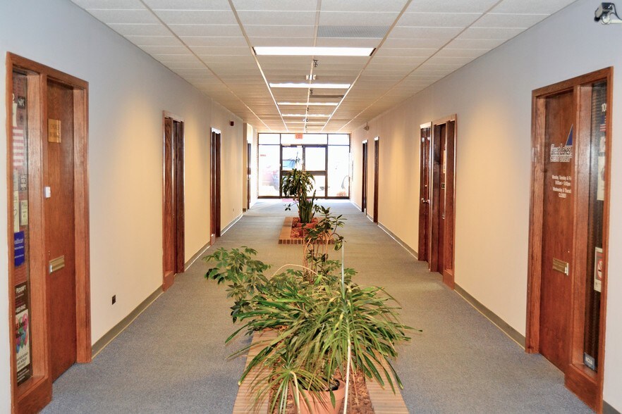 More Photos Of 18141 Dixie Hwy, Homewood Medical For Lease