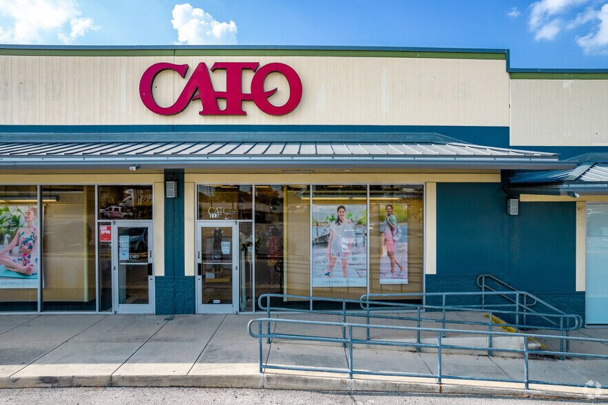 More Photos Of 2000 SE Loop 410, San Antonio General Retail For Lease