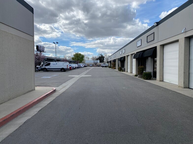More Photos Of 2015 Westwind Dr, Bakersfield Warehouse For Lease