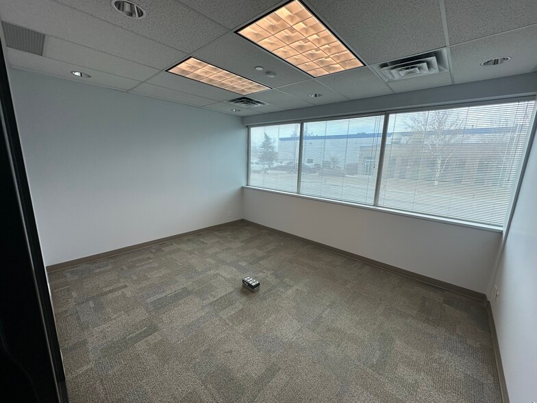 More Photos Of 7019 8th St NE, Calgary Warehouse For Lease