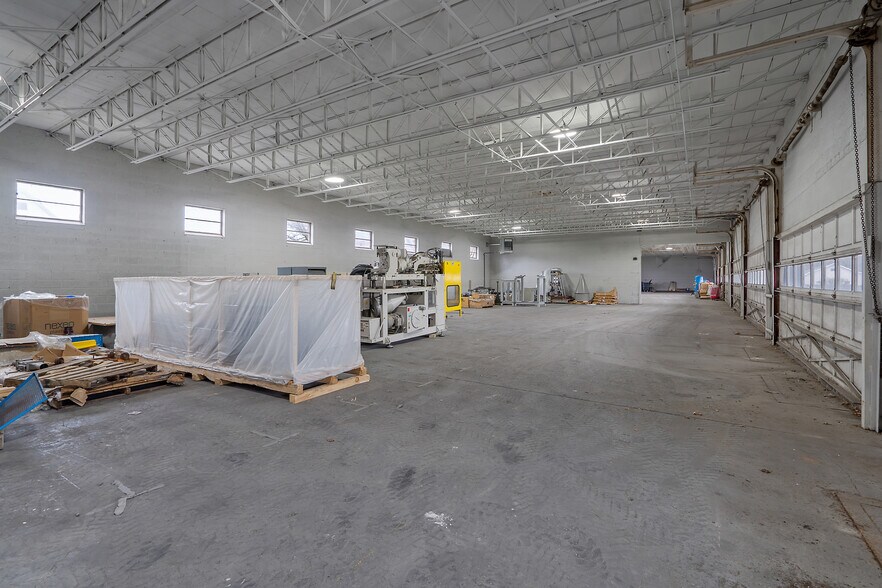 More Photos Of 34 Wright Ave, Auburn Truck Terminal For Sale