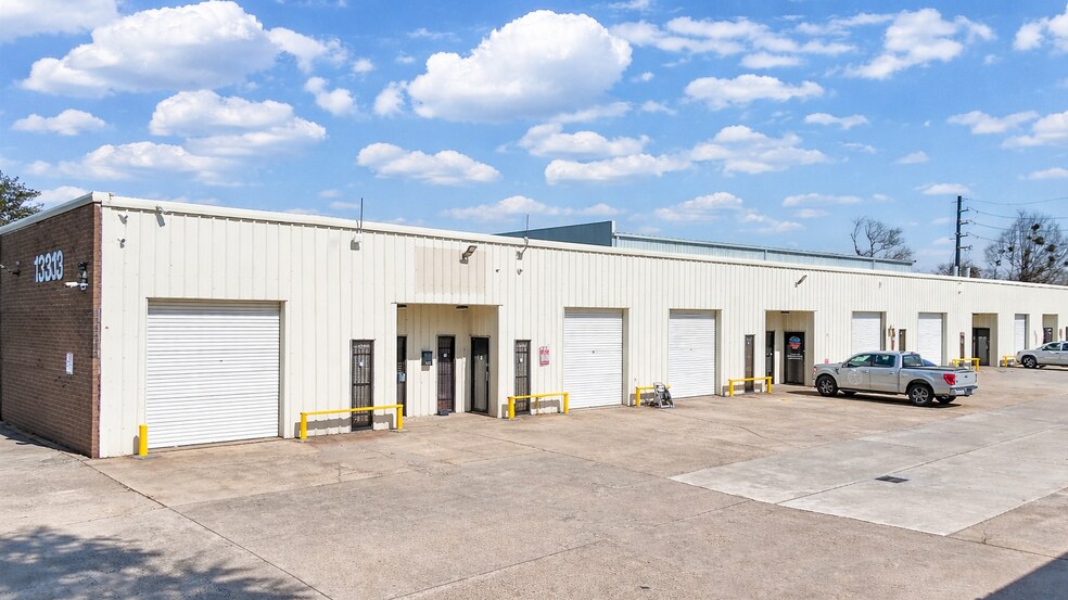 More Photos Of 13308 Redfish Ln, Stafford Warehouse For Lease