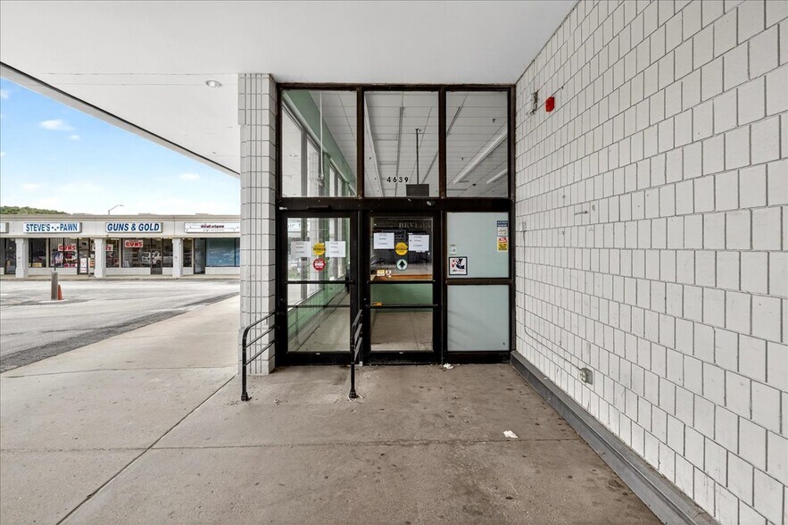 More Photos Of 4634-4639 Gravois Rd, House Spgs, House Springs Supermarket For Lease