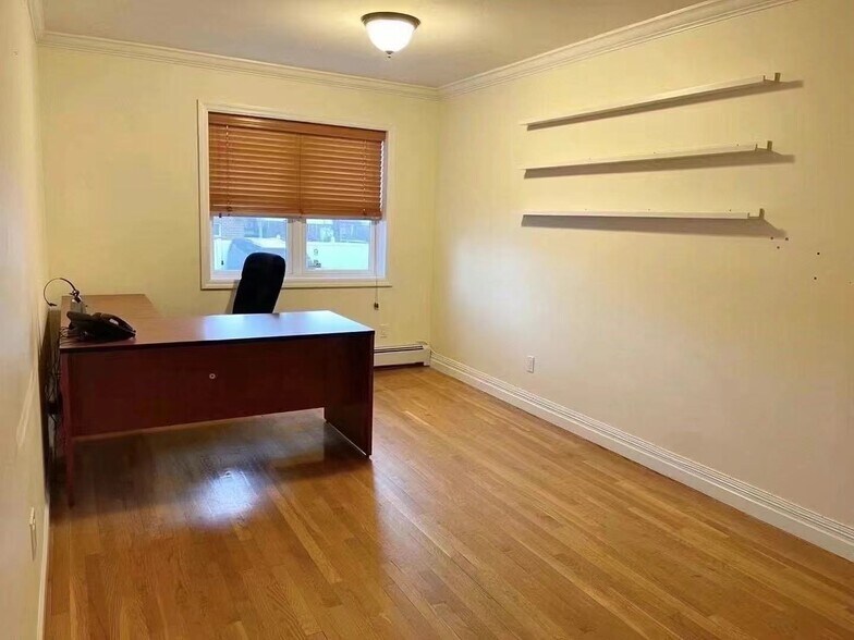 More Photos Of 19906 47th Ave, Flushing Apartments For Lease