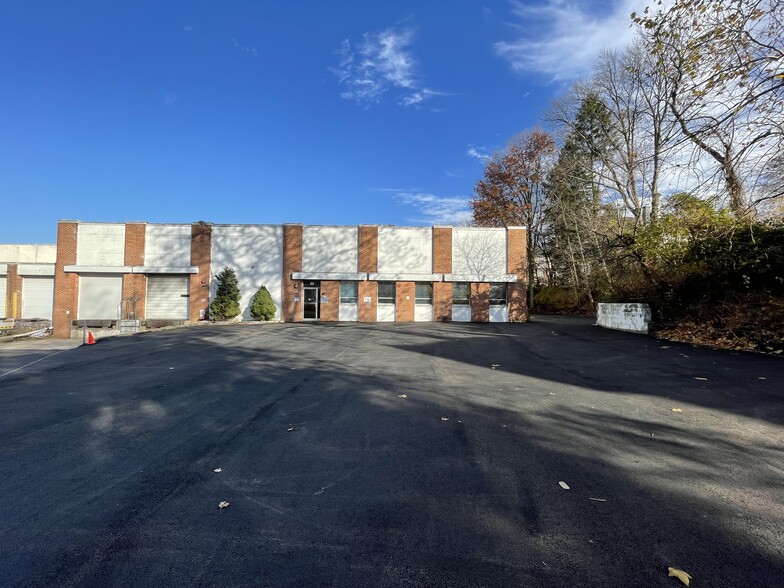 Primary Photo Of 30 Lafayette Pl, Kenilworth Warehouse For Lease