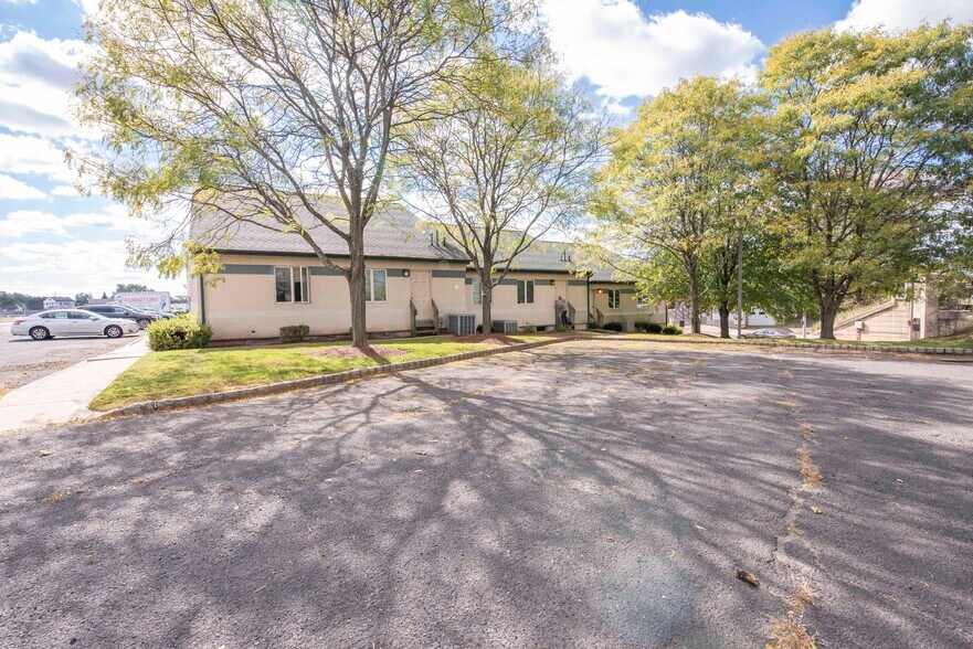 More Photos Of 17-19 S Main St, Manville Loft Creative Space For Lease