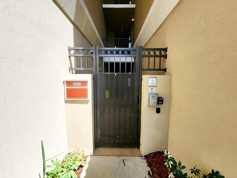 More Photos Of 1268 11th St, Sarasota Office For Sale