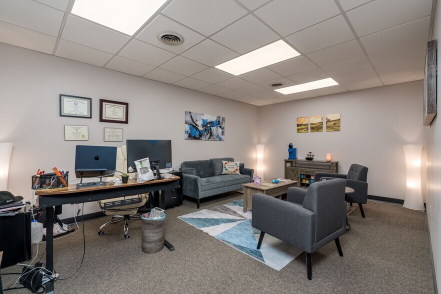 More Photos Of 108 S Minnesota Ave, Saint Peter Storefront Retail Office For Sale