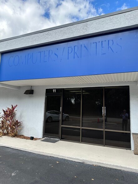More Photos Of 3350 Ulmerton Rd, Clearwater Light Manufacturing For Lease