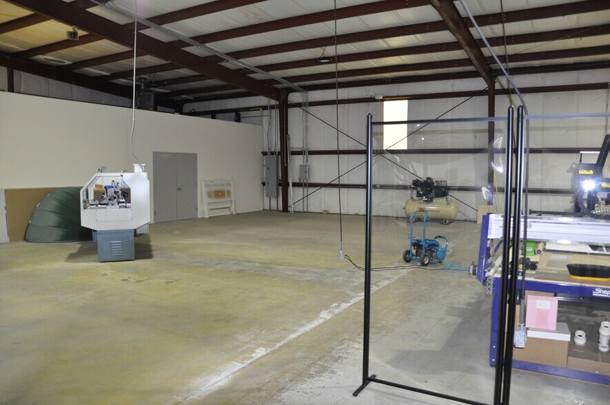 More Photos Of 840 White Hill Rd, Sanford Warehouse For Lease