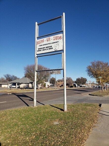 More Photos Of 520 E Broadway St, Altus Specialty For Sale