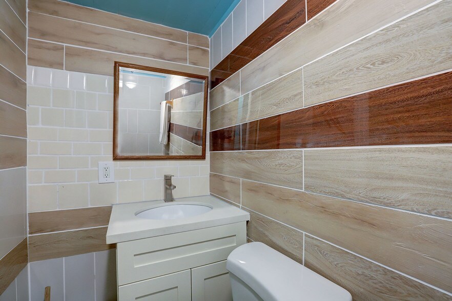 More Photos Of 212 Main St, Sierra City Hotel For Sale