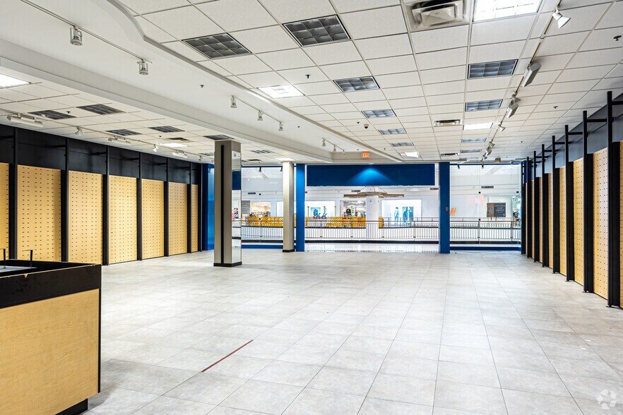 More Photos Of 18813 E 39th St, Independence Unknown For Lease