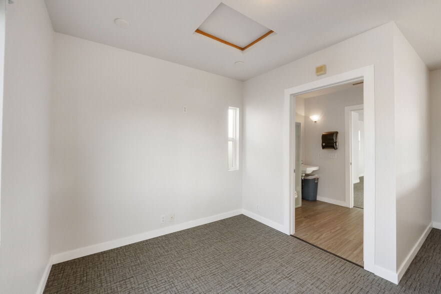 More Photos Of 3108 S Union Ave, Tacoma Office For Sale