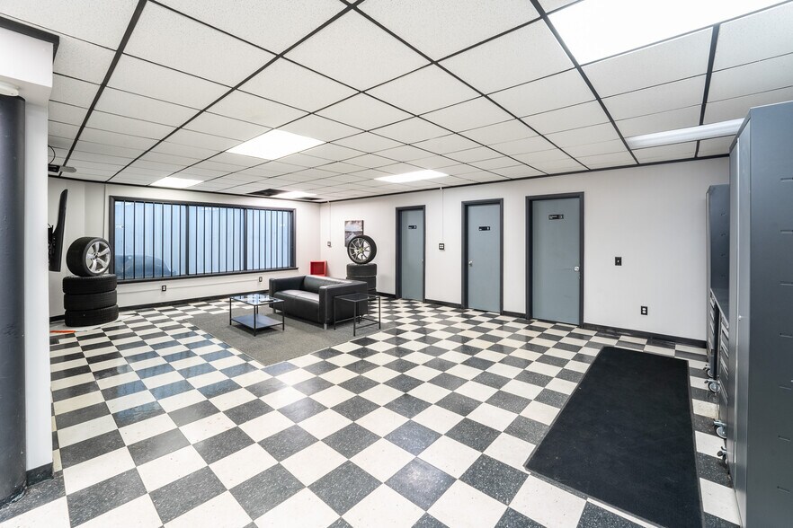 More Photos Of 901 Riverview Dr, Kalamazoo Auto Repair For Sale