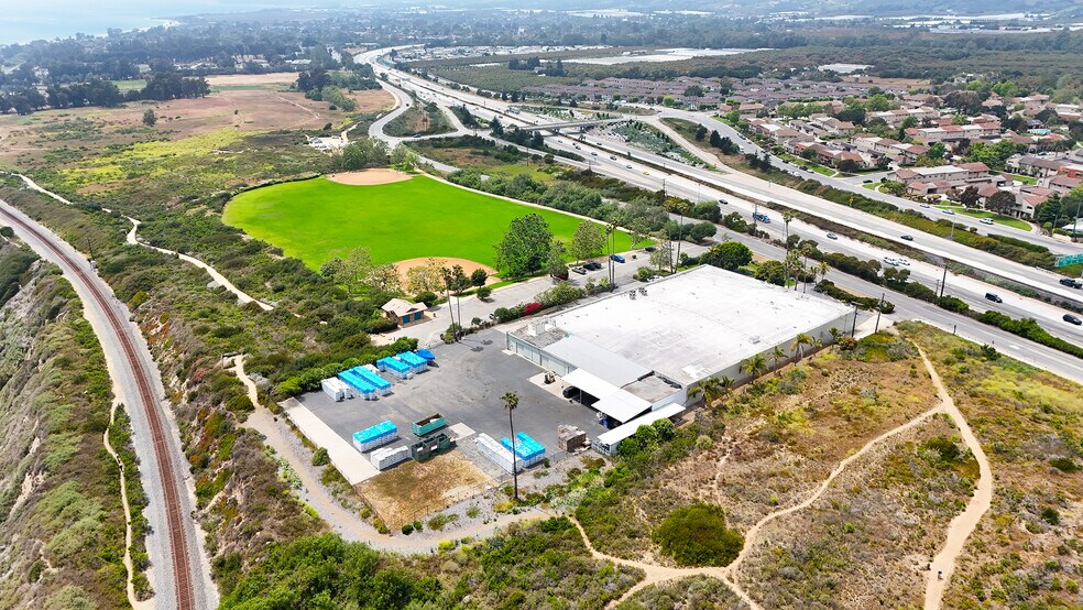 More Photos Of 6155 Carpinteria Ave, Carpinteria Warehouse For Lease