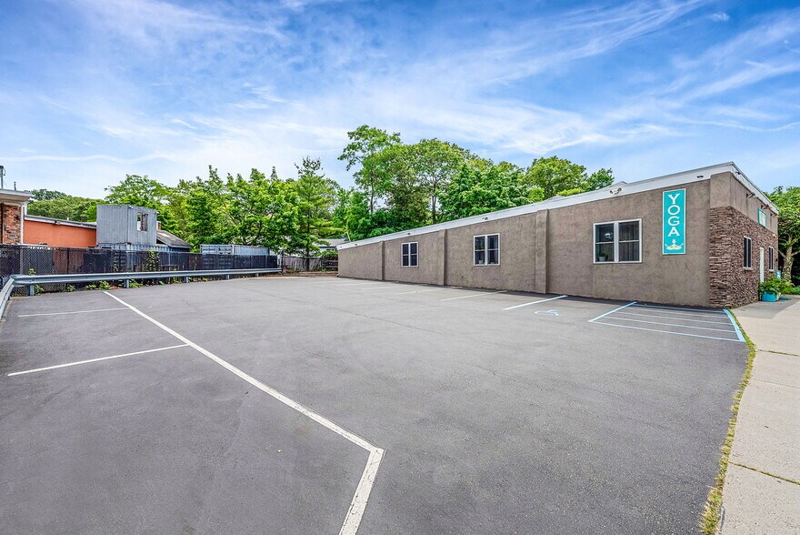 More Photos Of 6 New York Ave, Sound Beach Bar For Sale