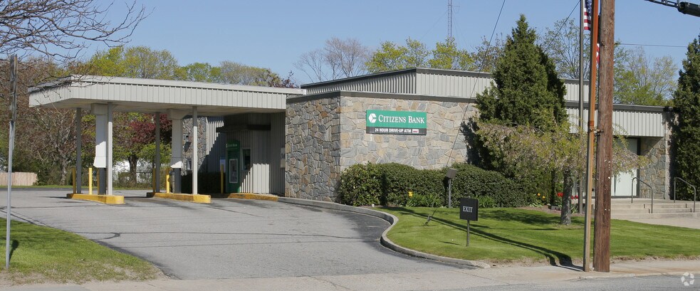 Primary Photo Of 43 Pennsylvania Ave, Niantic Bank For Lease