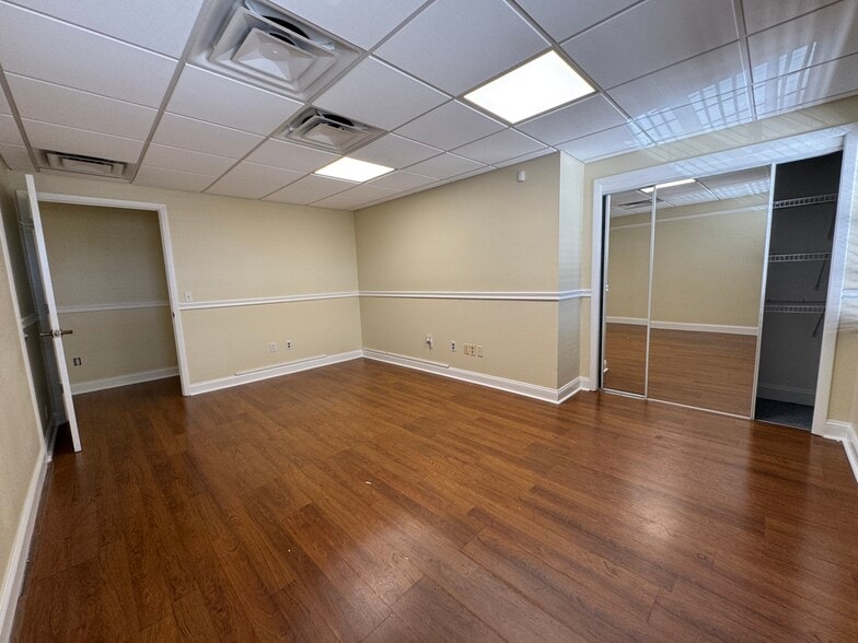 More Photos Of 4828 W Gandy Blvd, Tampa Business Park For Sale