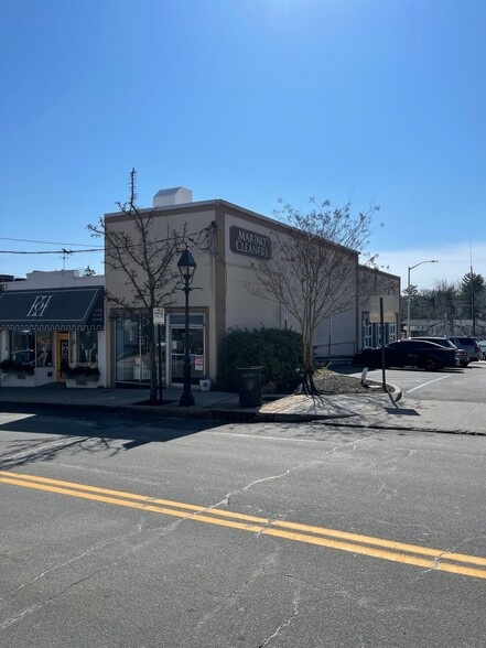 Primary Photo Of 39 Forest Ave, Locust Valley Storefront Retail Office For Sale