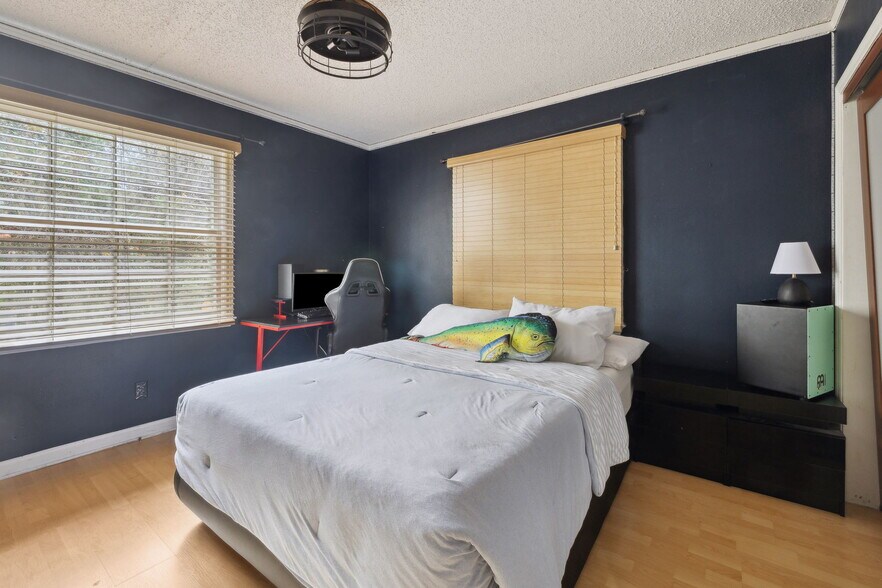 More Photos Of 8463 Beach Blvd, Jacksonville Freestanding For Lease