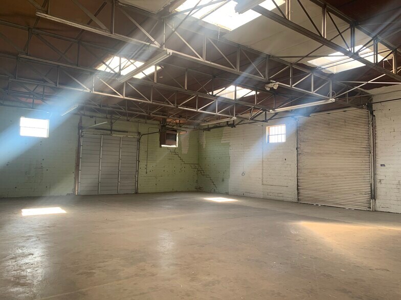 More Photos Of 1725 E Levee St, Dallas Distribution For Lease