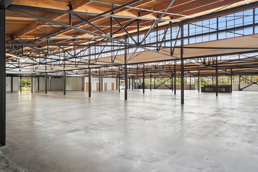 More Photos Of 4000-4010 Chevy Chase Dr, Los Angeles Office For Lease