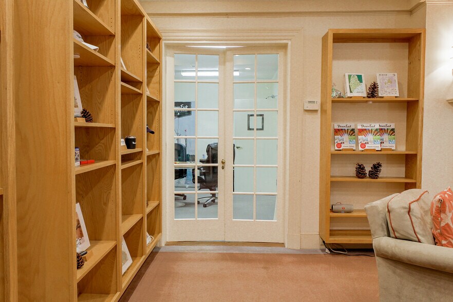 More Photos Of 680 Commercial St, Rockport Flex For Sale