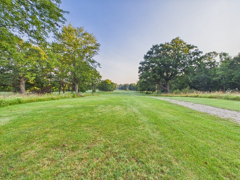 More Photos Of 7453 400 S, Marion Sports And Entertainment For Sale