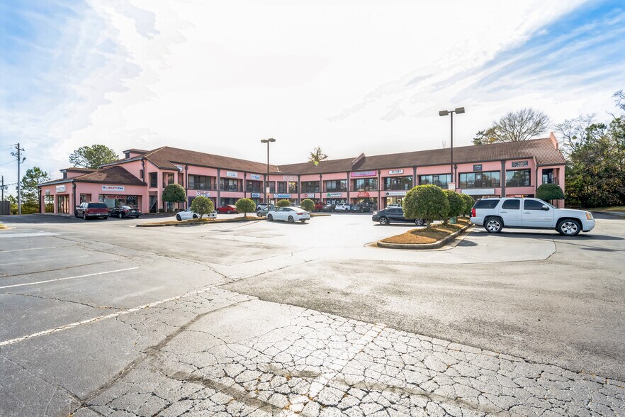 More Photos Of 3706 Mercer University Dr, Macon-Bibb Storefront Retail Office For Lease