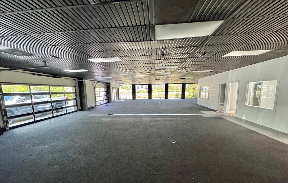 More Photos Of 11330 Tamiami Trl E, Naples Freestanding For Lease