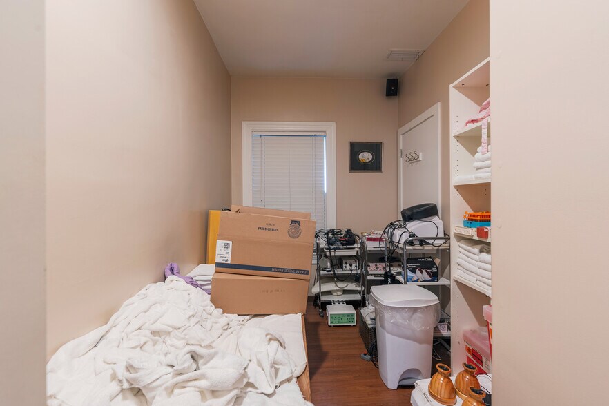 More Photos Of 146 E Walnut Ave, Monrovia Medical For Sale