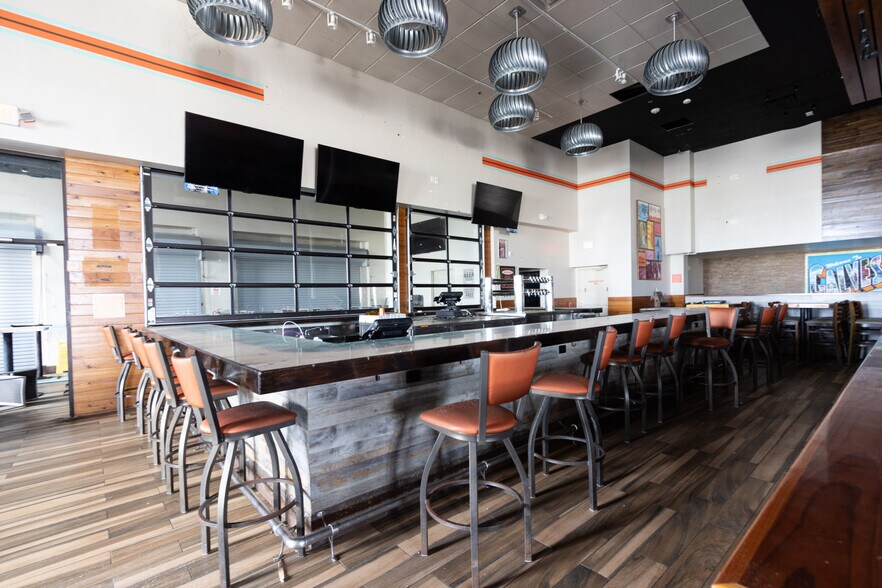 More Photos Of 6028 Heards Ln, Galveston Restaurant For Sale