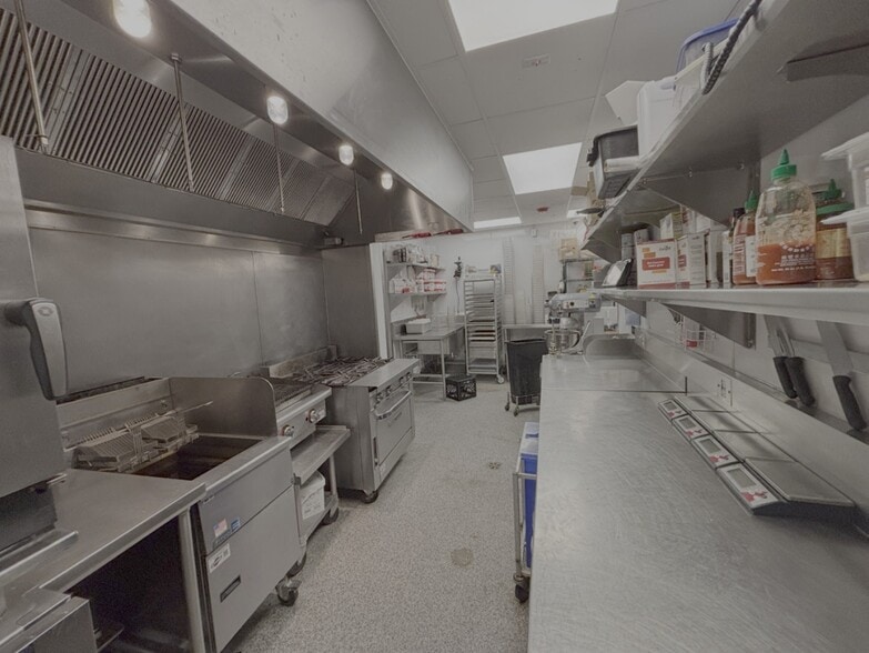 More Photos Of 1635-1637 N Damen Ave, Chicago Storefront For Sale