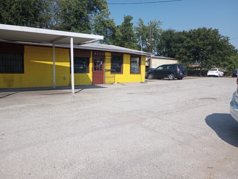 More Photos Of 4123 S Lancaster Rd, Dallas Office For Sale