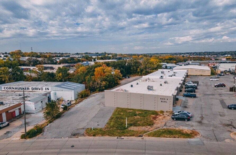 More Photos Of 8410 K St, Omaha Warehouse For Lease