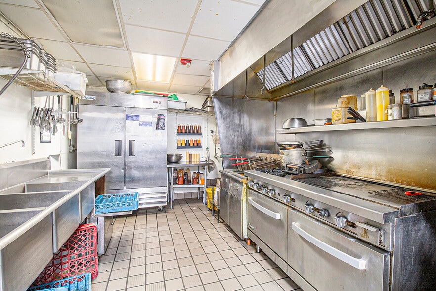 More Photos Of 5153 Fenton Rd, Flint Restaurant For Sale