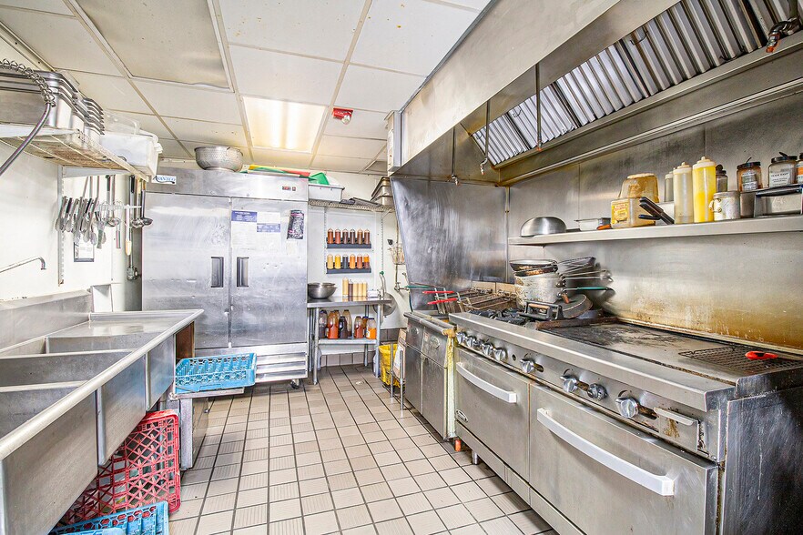 More Photos Of 5153 Fenton Rd, Flint Restaurant For Sale