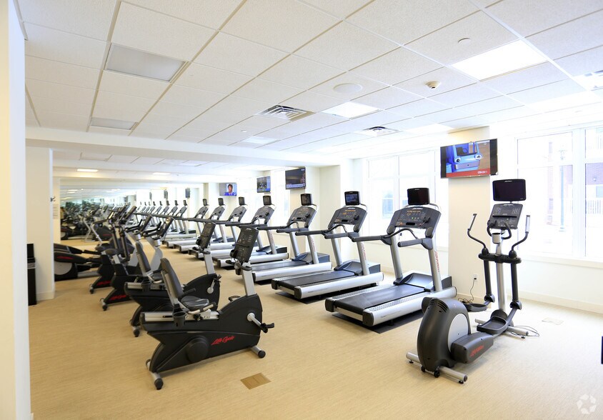 More Photos Of 515 West Ave, Norwalk Unknown For Lease