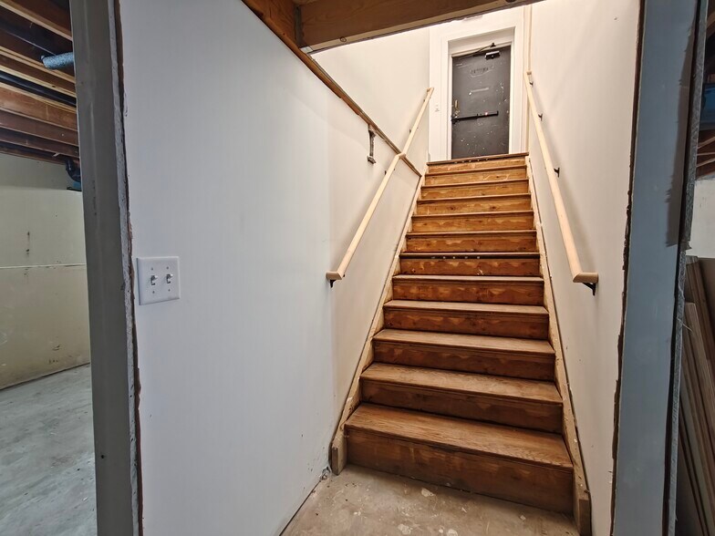 More Photos Of 2185-2187 S Sheridan Blvd, Denver Flex For Lease