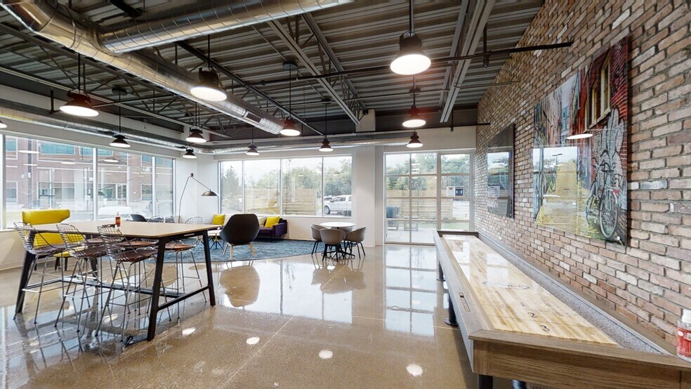 More Photos Of 8470 Allison Pointe Blvd, Indianapolis Office For Lease