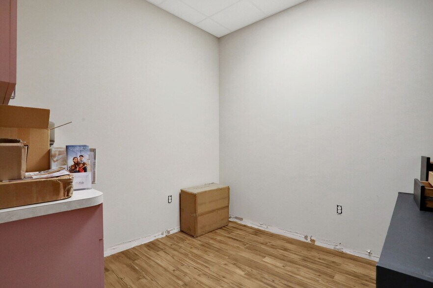 More Photos Of 1540 Business Center Dr, Orange Park Office For Lease