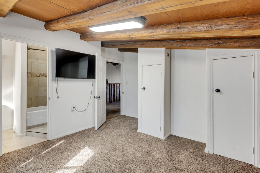 More Photos Of 1525 N Avenue D, Odessa Flex For Sale